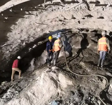 榆阳拱顶带模注浆料的施工流程及注意事项